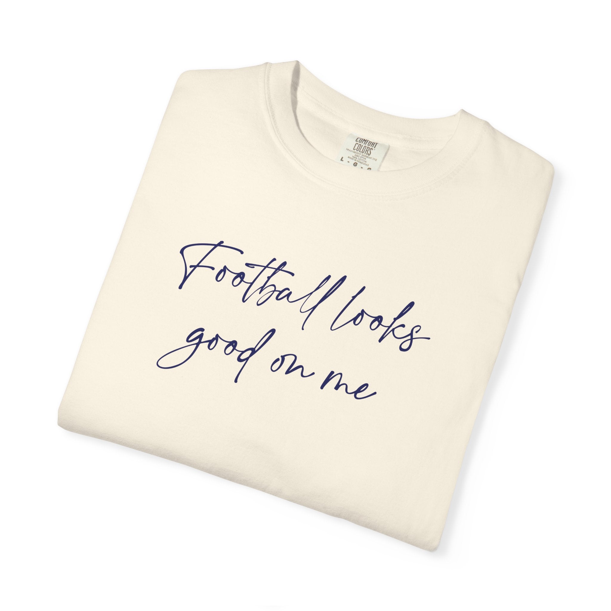 T‑Shirt “Football Looks Good On Me” Script Graphic Tee