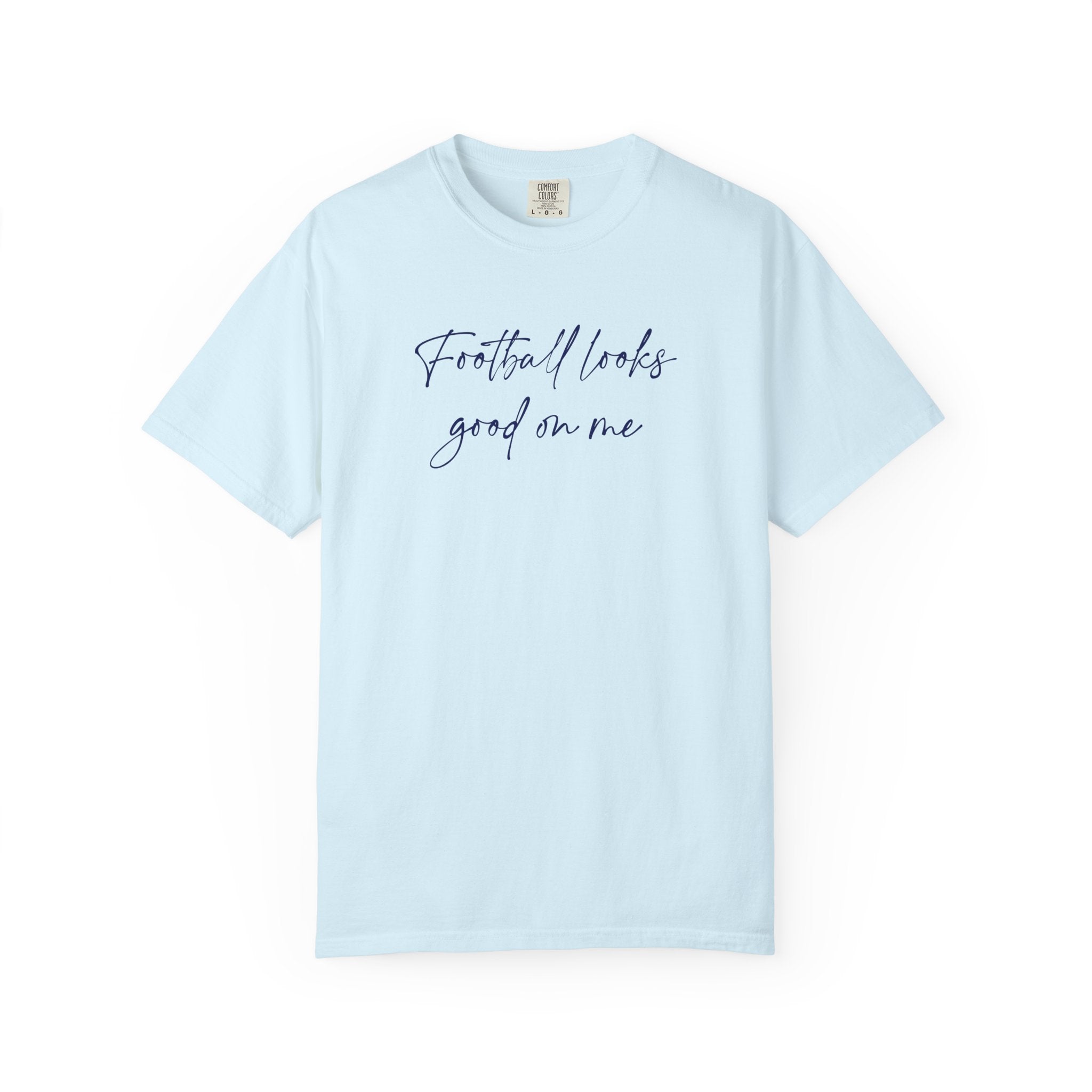 T‑Shirt “Football Looks Good On Me” Script Graphic Tee