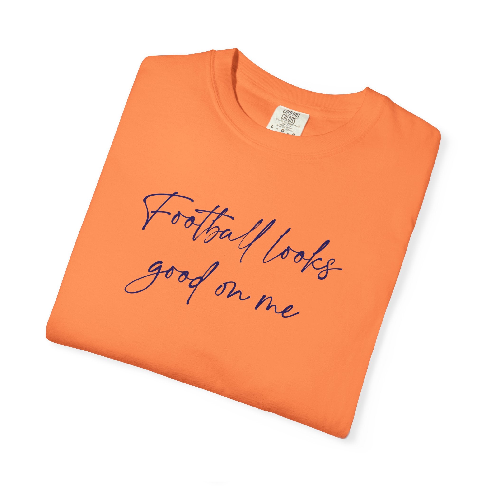 T‑Shirt “Football Looks Good On Me” Script Graphic Tee