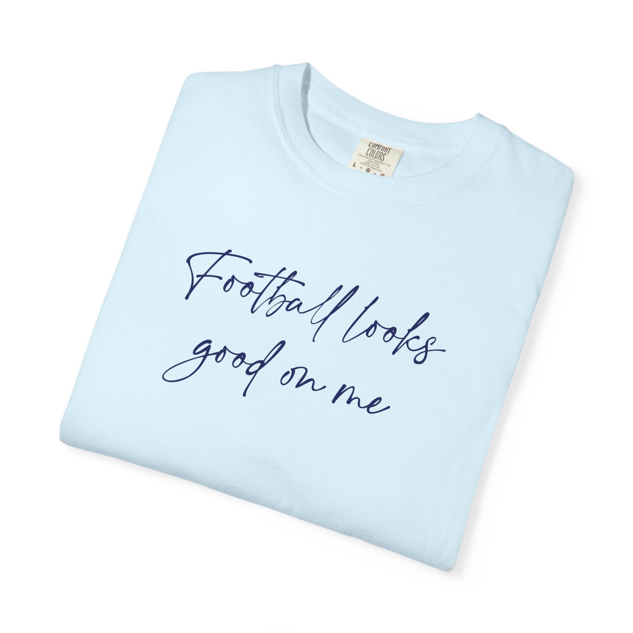 T‑Shirt “Football Looks Good On Me” Script Graphic Tee