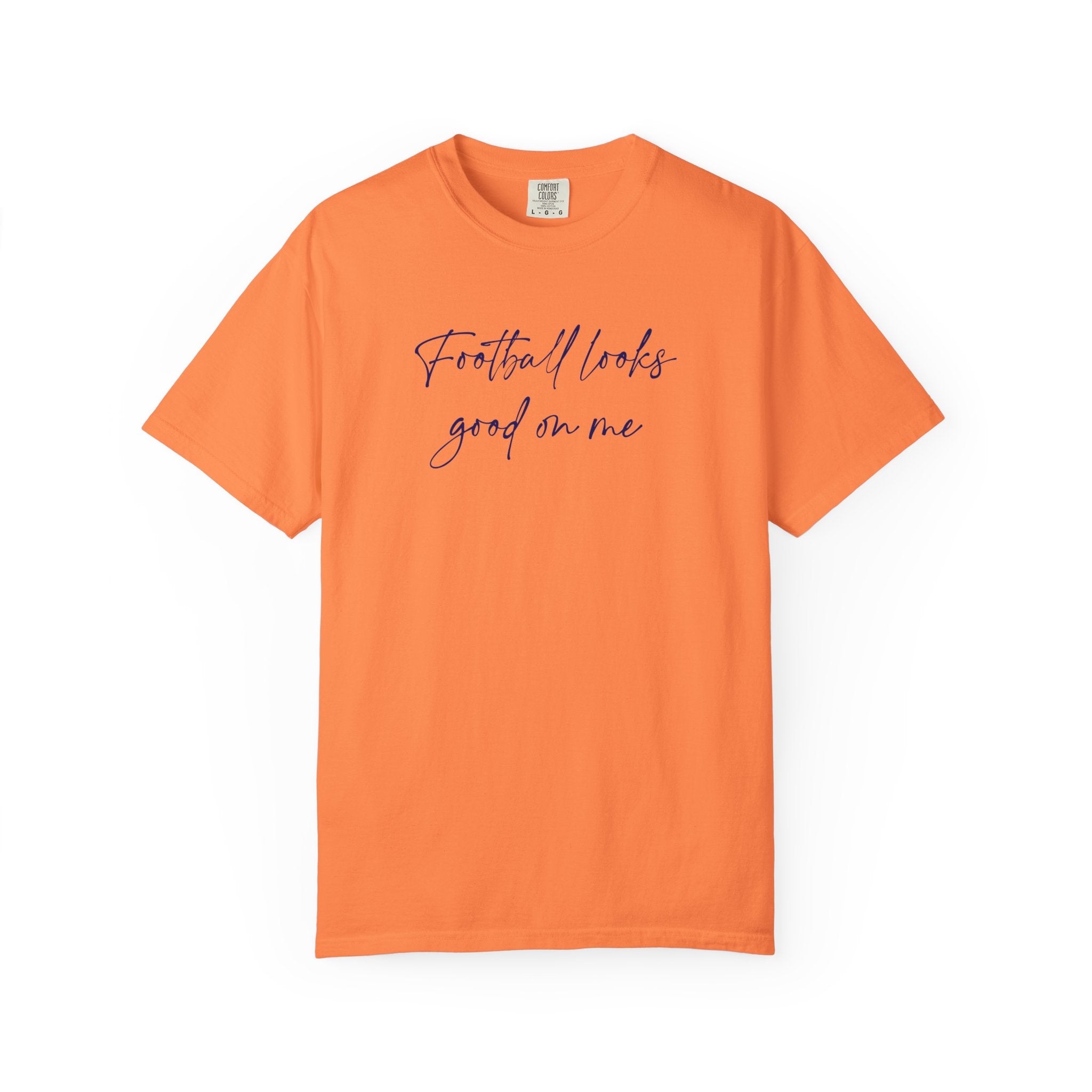 T‑Shirt “Football Looks Good On Me” Script Graphic Tee