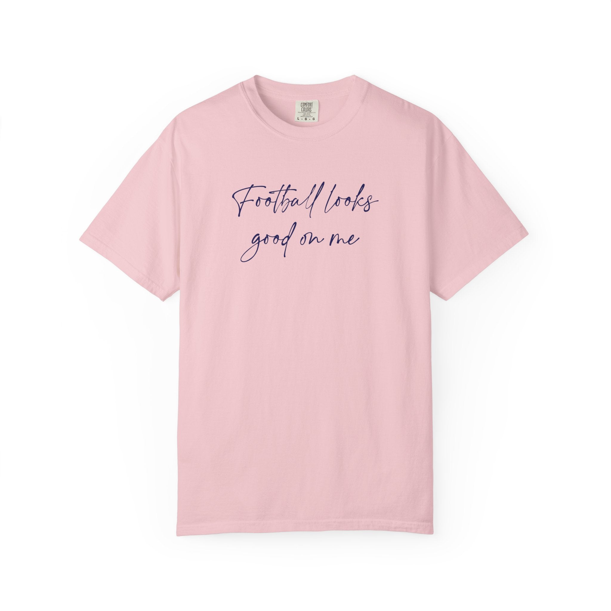 T‑Shirt “Football Looks Good On Me” Script Graphic Tee