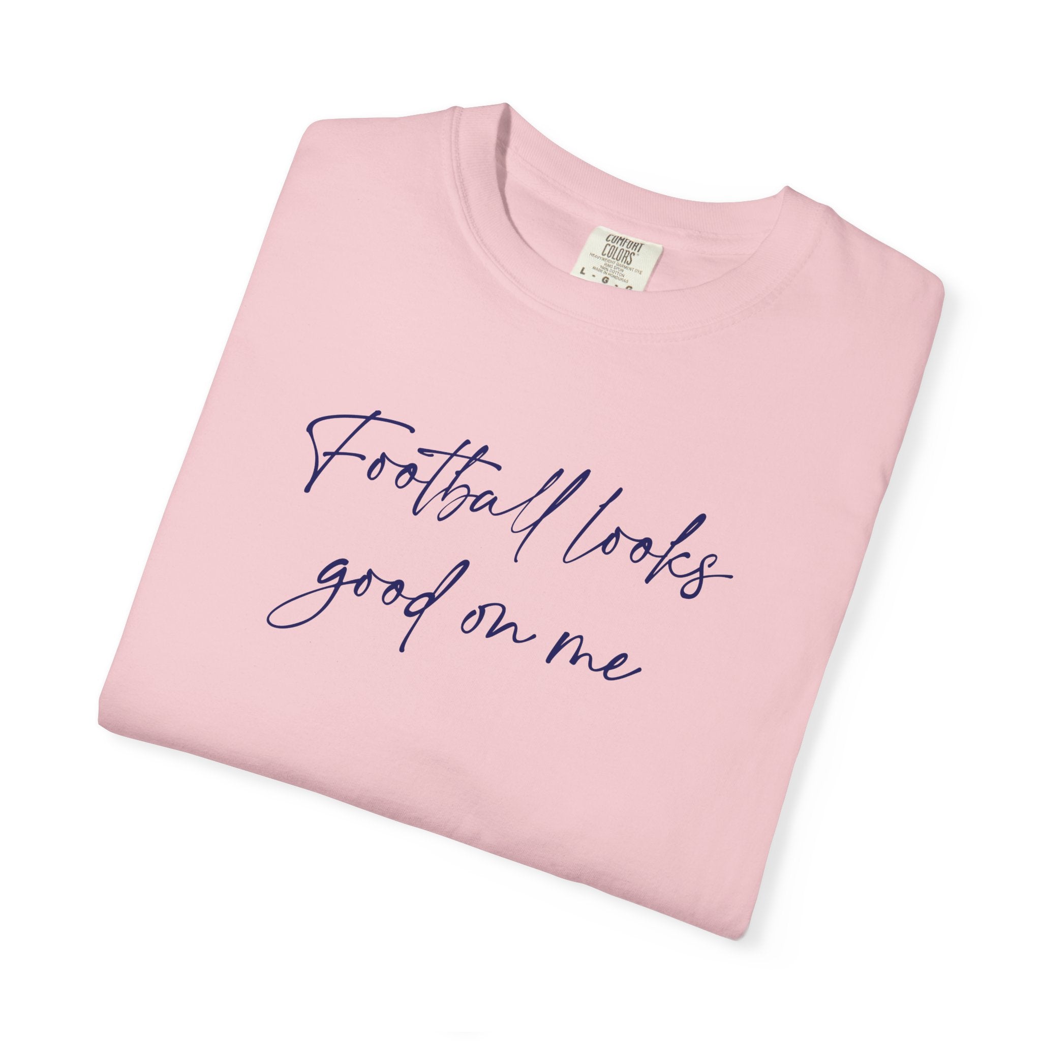 T‑Shirt “Football Looks Good On Me” Script Graphic Tee