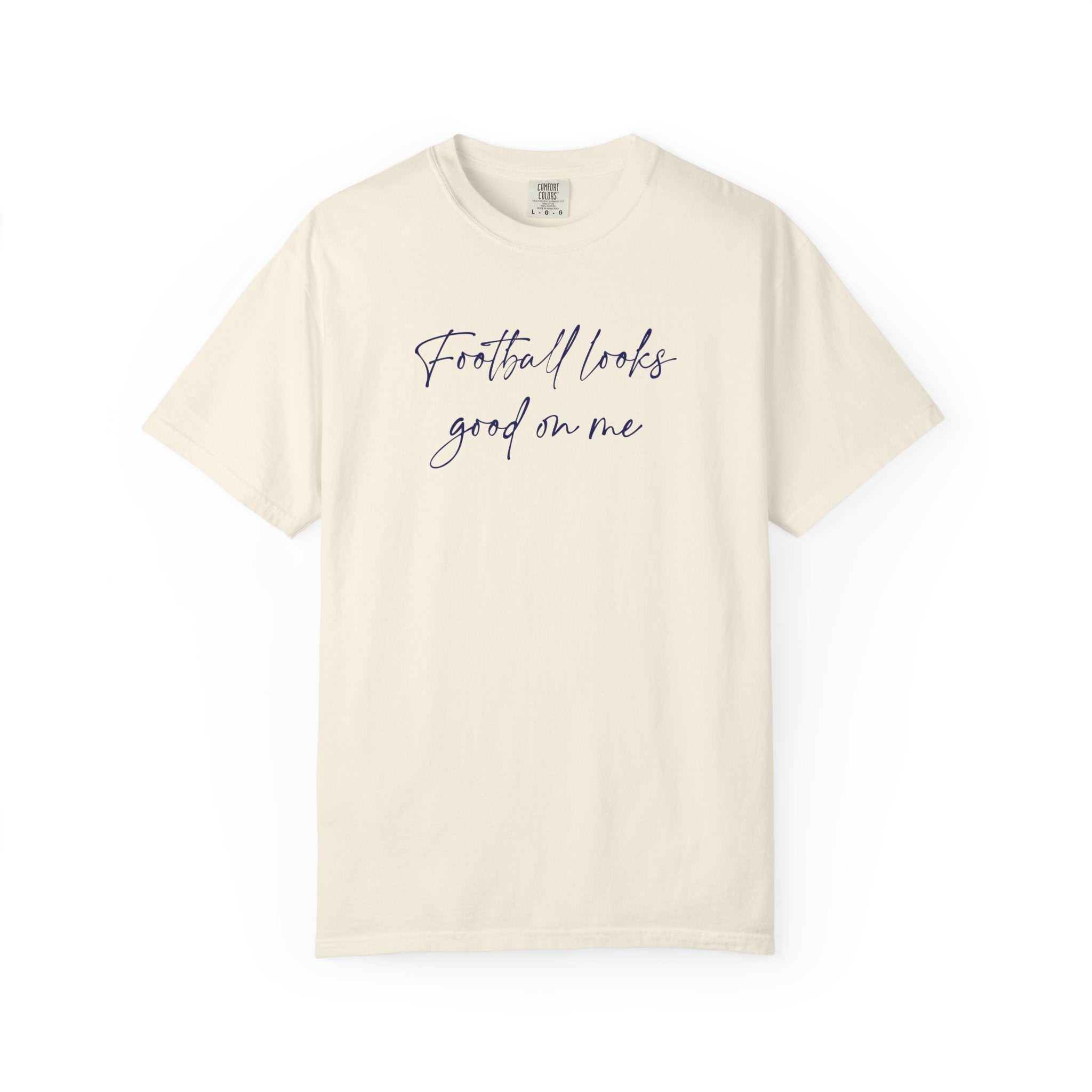 T‑Shirt “Football Looks Good On Me” Script Graphic Tee